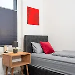 Livemore24 - Space In Wlan - Smart-tv - 24-7 Check-in Und Kueche 아파트