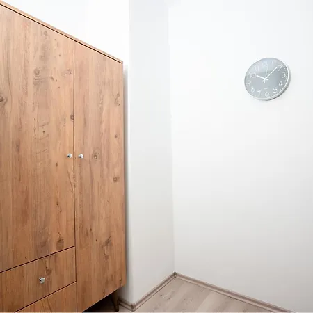 Livemore24 - Space In Wlan - Smart-tv - 24-7 Check-in Und Kueche 아파트