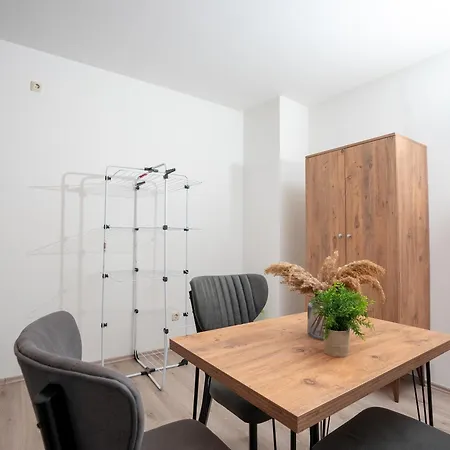 Livemore24 - Space In Wlan - Smart-tv - 24-7 Check-in Und Kueche