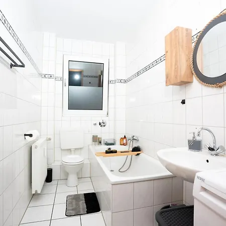 Livemore24 - Space In Wlan - Smart-tv - 24-7 Check-in Und Kueche Apartment Duisburg