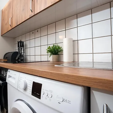 Livemore24 - Space In Wlan - Smart-tv - 24-7 Check-in Und Kueche 아파트 *