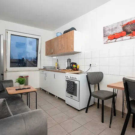 Apartment Livemore24 - Space In Wlan - Smart-tv - 24-7 Check-in Und Kueche Duisburg